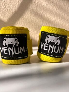 Venum Bright Yellow Hand Wraps Box bandage